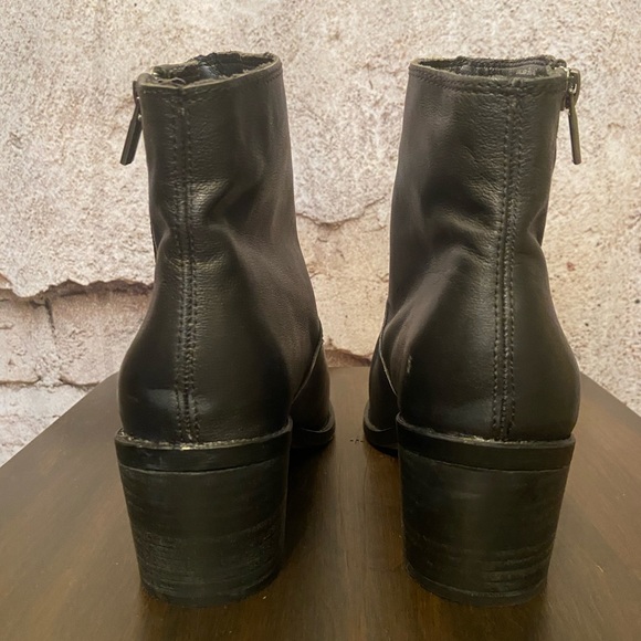 Lucky 🍀 Brand Black Leather Chunky Heel Bootie - Picture 3 of 9